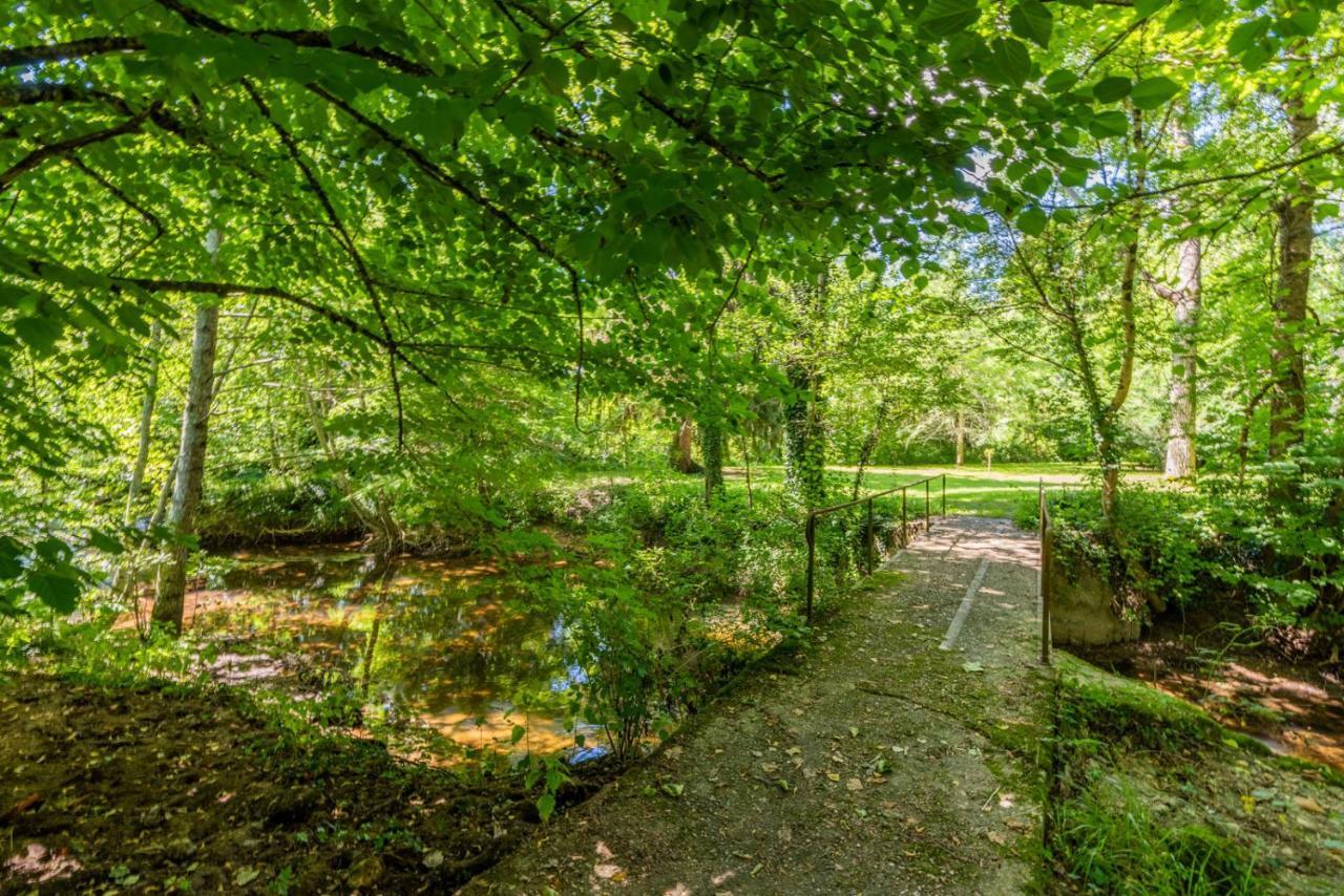 Отель Moulin De Vigonac Valeuil Экстерьер фото